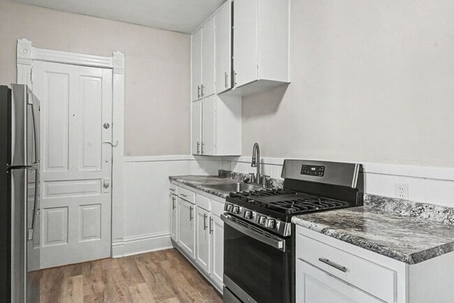 Building Photo - Charming 1-Bed/1-Bath Apartment – Newly Renovated!