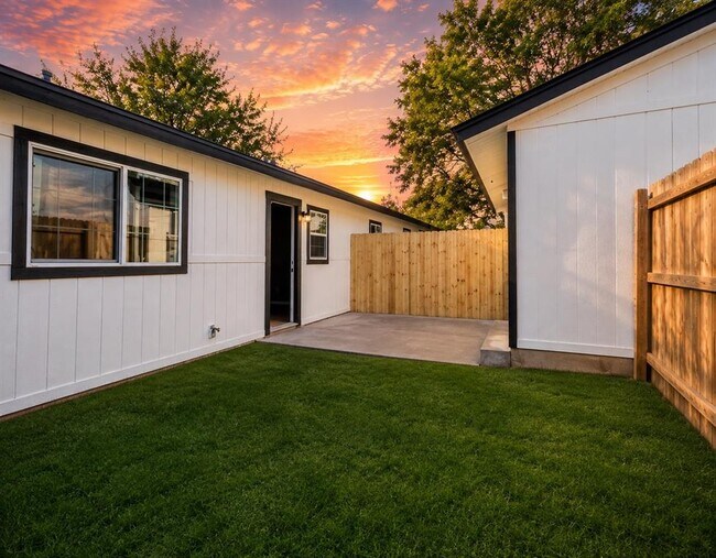 Building Photo - 4900 E Stassney Ln
