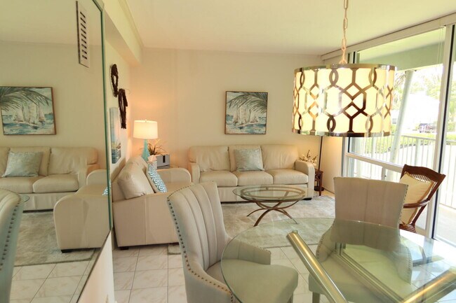 Building Photo - 1221 Hillsboro Mile