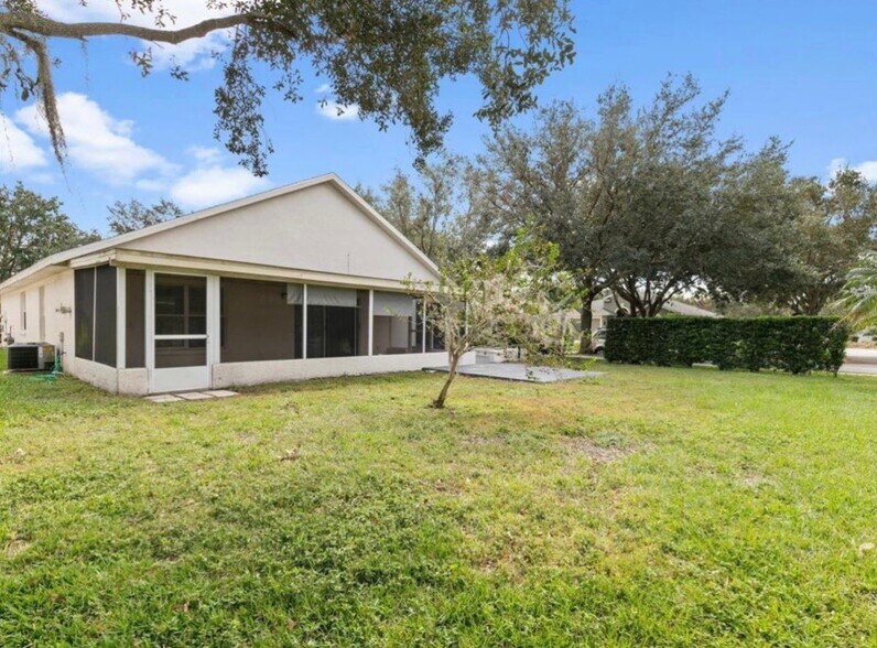 Building Photo - 5725 Hawklake Rd