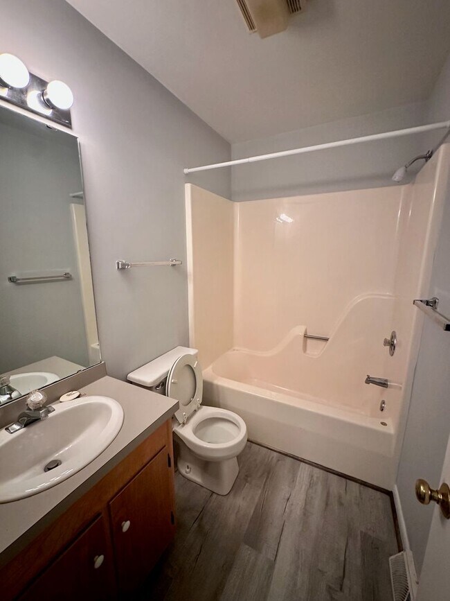 Building Photo - 1209 Chatham Ridge