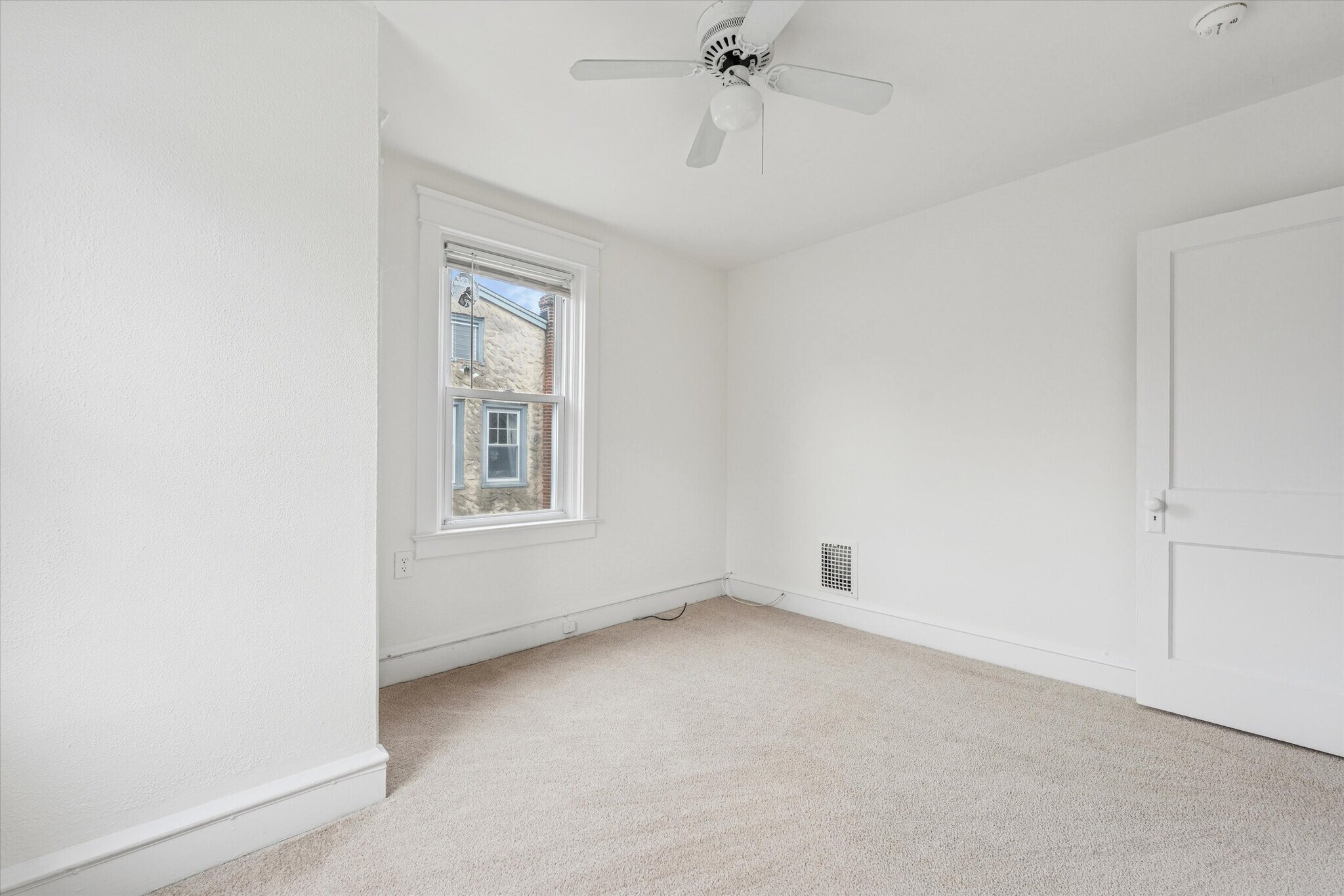 Building Photo - 10 W Jefferson St