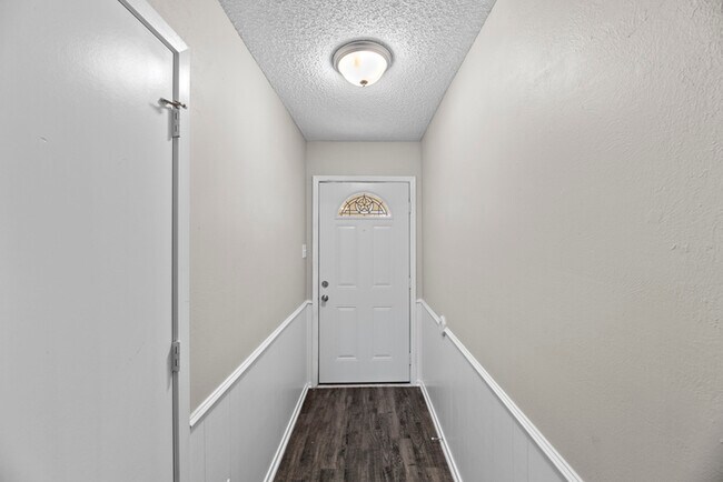 Building Photo - 6816 Westglen Dr
