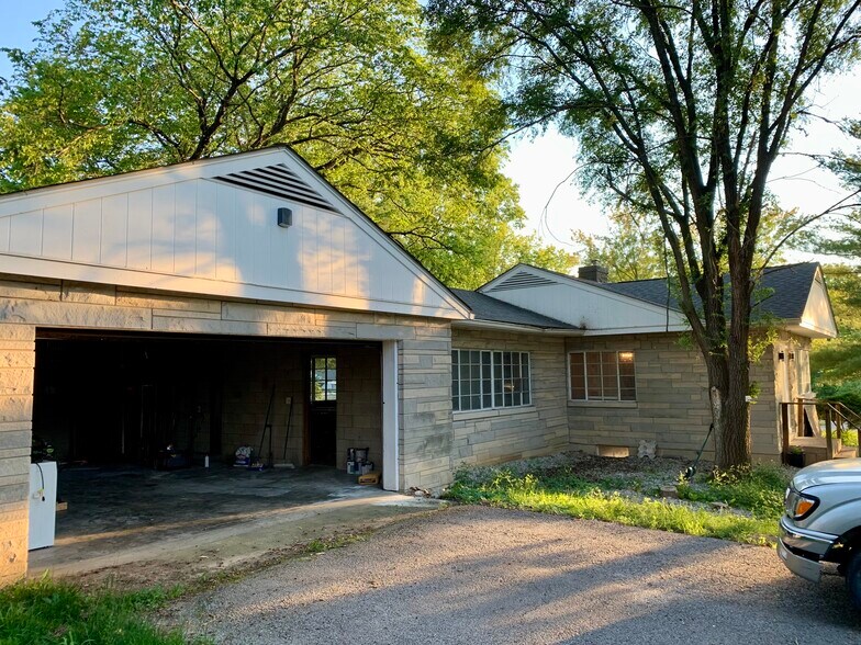 Building Photo - 2000 E Atwater Ave