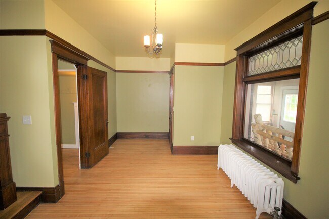 Foyer - 2032 Jefferson St