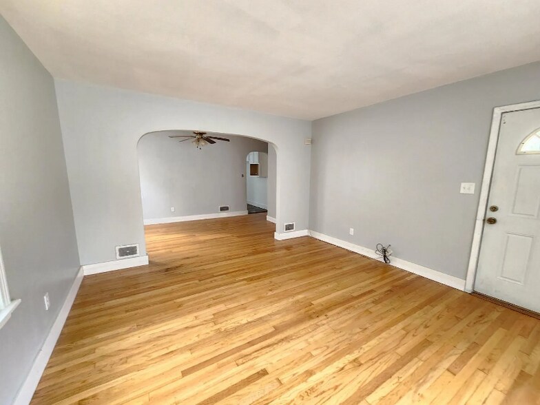 Building Photo - 5142 Pennsylvania St