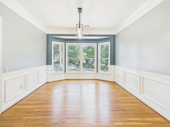 Building Photo - 6118 Walnut Landing Way
