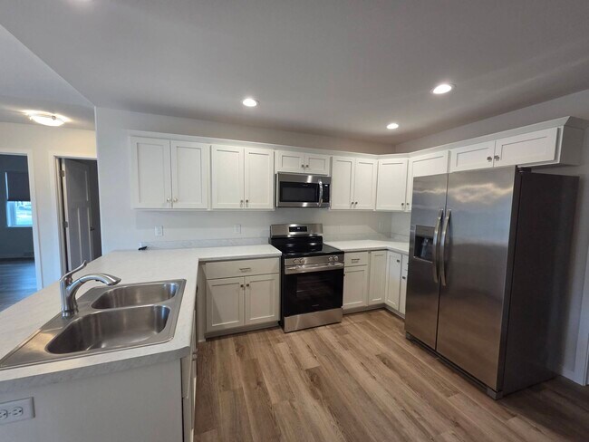 Building Photo - 3703 Green Pastures Ln