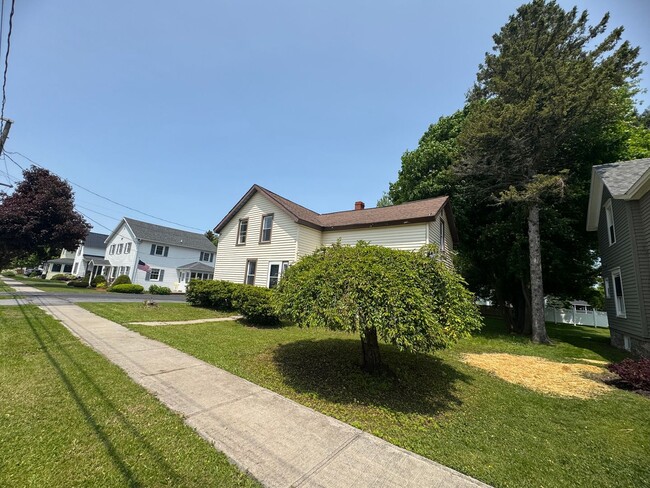 Building Photo - Village of W Carthage 4 Bedroom / 1.5 Bath...