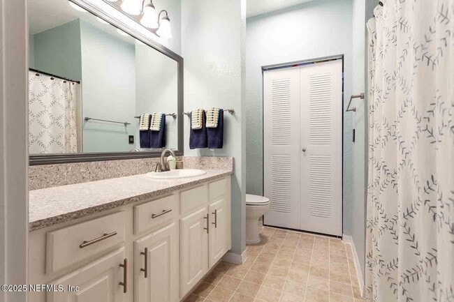 Building Photo - 13700 Richmond Park Dr N