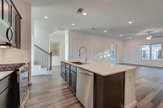 Building Photo - 1415 Adell Rose Ln