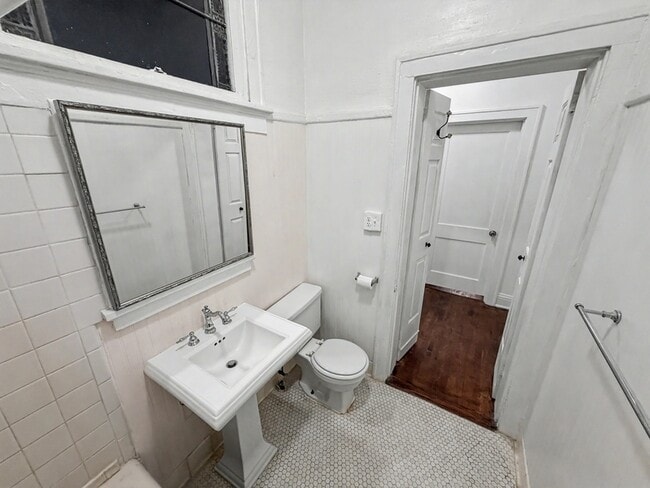 Building Photo - 340 N McLean Blvd