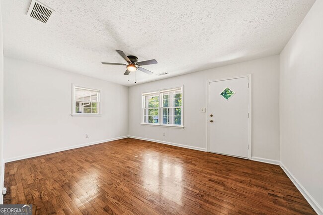 Building Photo - 3940 Hubert Dr