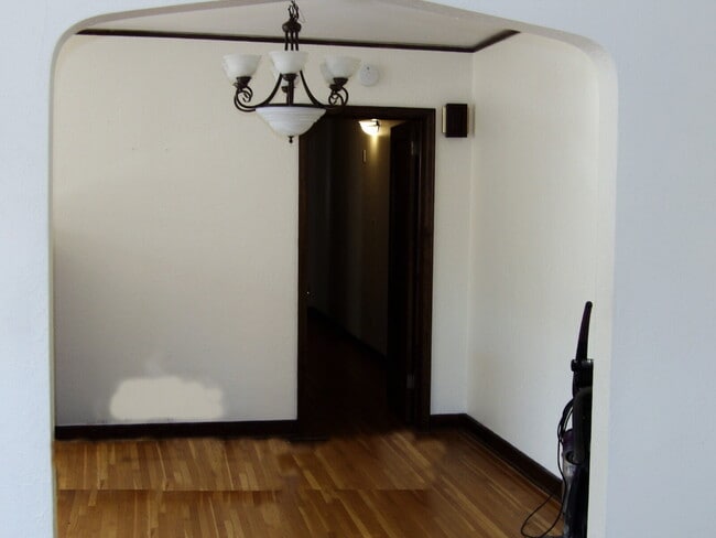 Building Photo - Cozy 2 Bedroom 1 Bathroom in S. Minneapolis