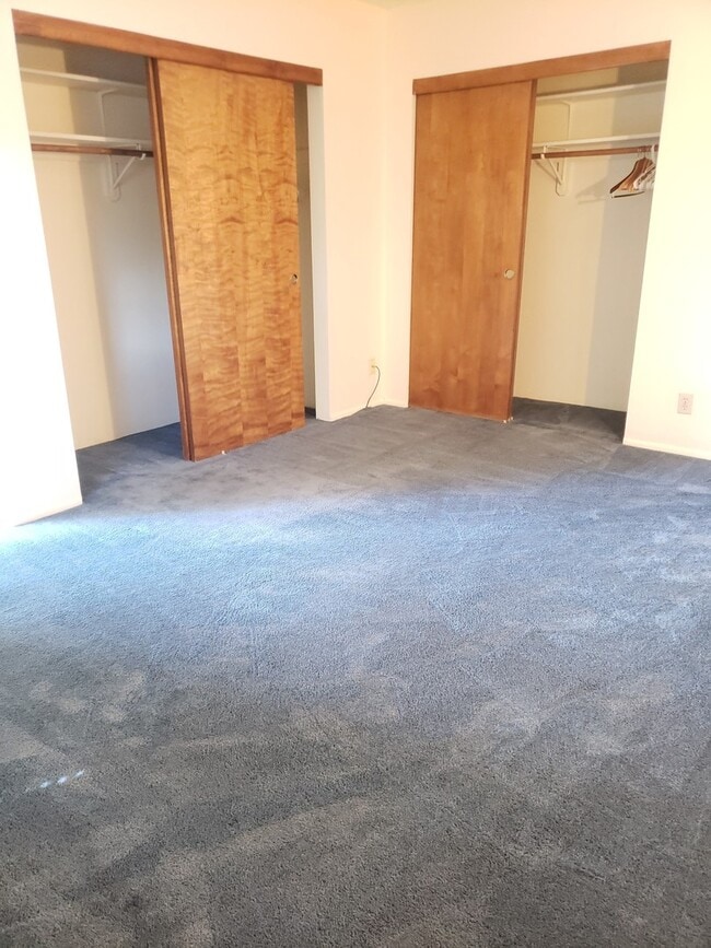 Building Photo - Spacious Two Bedroom/Two Bath