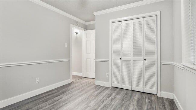 Building Photo - 10622 Highland Woods Dr
