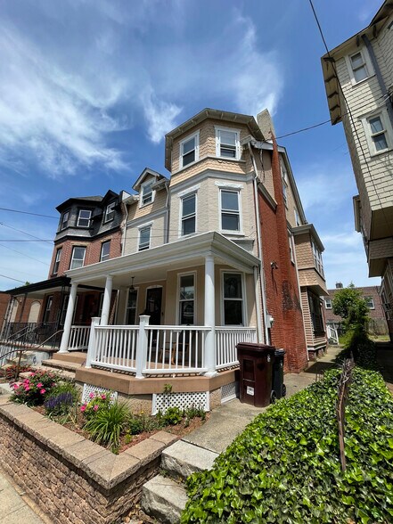 Building Photo - 1519 W 14th St
