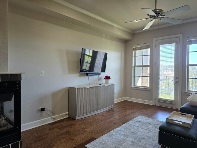 Building Photo - 2800 Sandage Ave