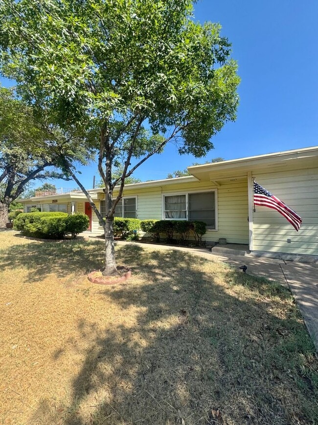 Primary Photo - 1 Bedroom Home across from Angelo State Un...