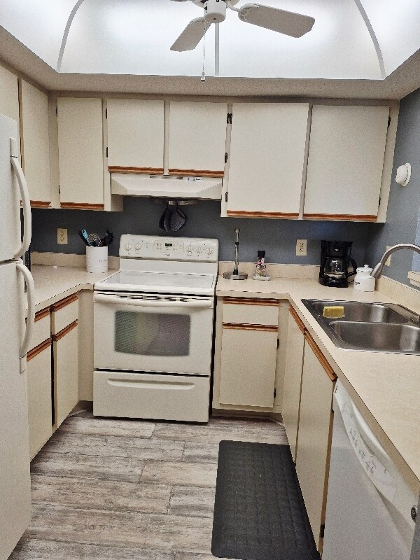 Building Photo - 19505 Quesada Ave