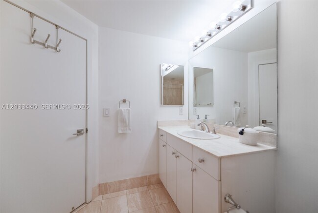 Building Photo - 21050 Point 702