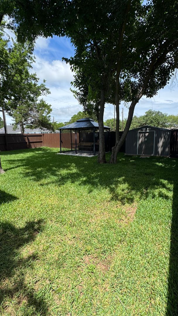 Building Photo - Gorgeous 3/2 House Corner Lot in Downtown Bryan w/ July Move In!