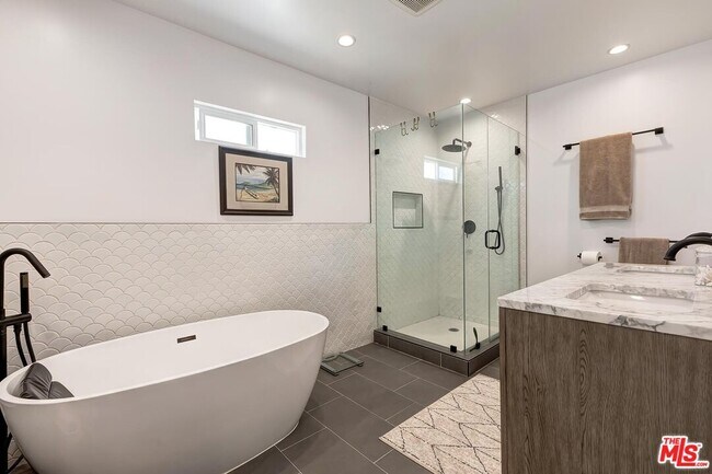 Building Photo - 6700 W 85th Pl