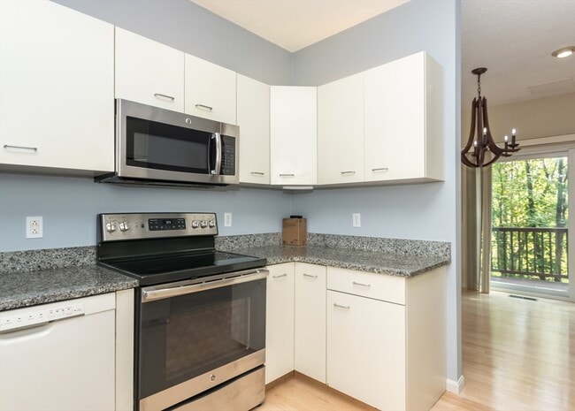 Building Photo - 285 Bishops Forest Dr