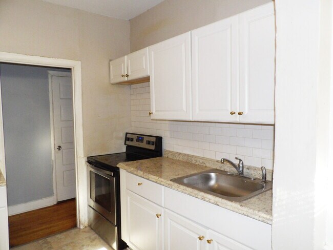 Building Photo - 2 Bedroom Lower Level Duplex - South Minneapolis