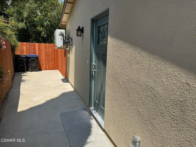 Building Photo - 1281 Hartley Ave