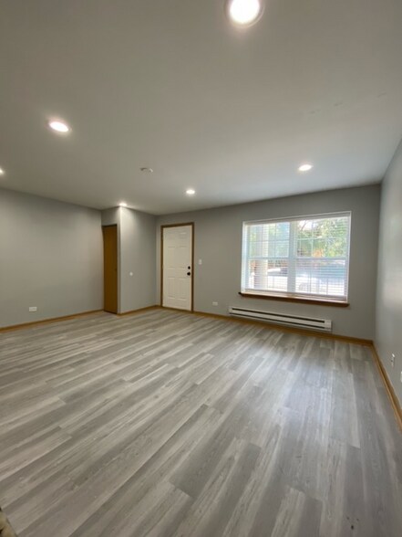 Building Photo - 2359 S Albany Ave
