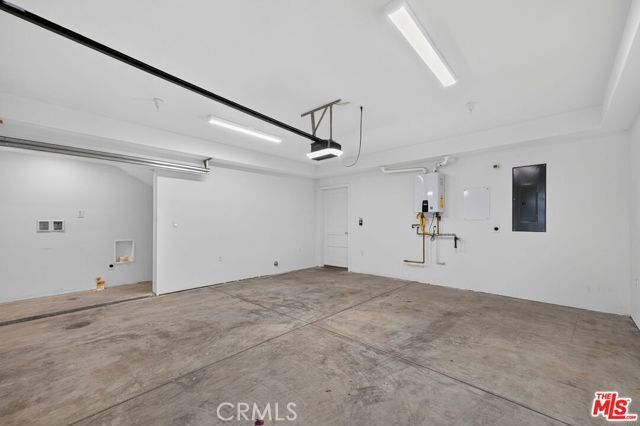 Building Photo - 1204 N Orange Grove Ave