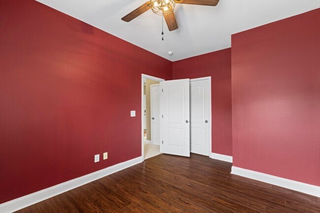 Building Photo - 3 bedroom Ranch Available Now!