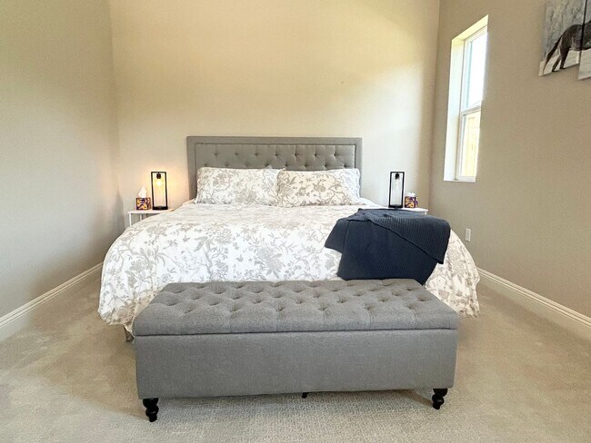 Building Photo - Luxury 55+ Executive Home- Fully Furnished