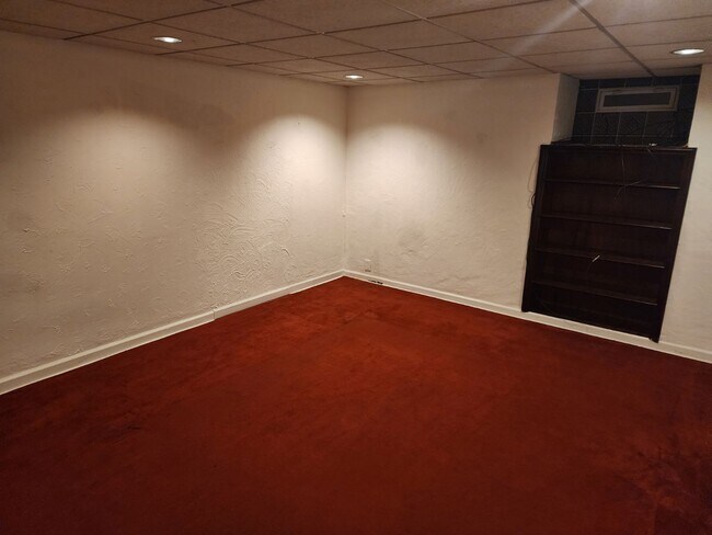 Building Photo - 545 Lowry Ave