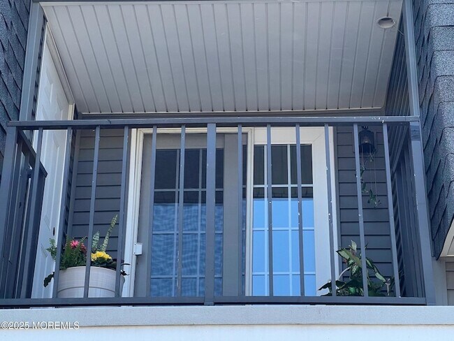 Building Photo - 98 Beachway Ave