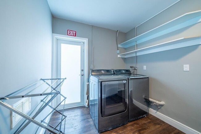 Building Photo - 2101 N 52nd Ave