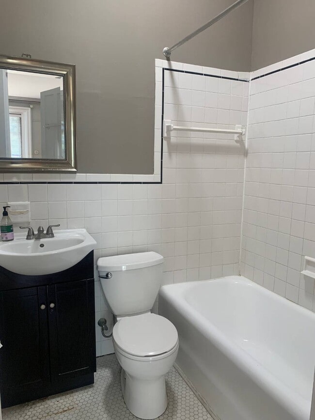 Building Photo - 21 Elk St