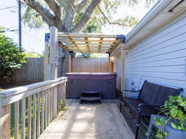 Building Photo - 127 Pompano Ave