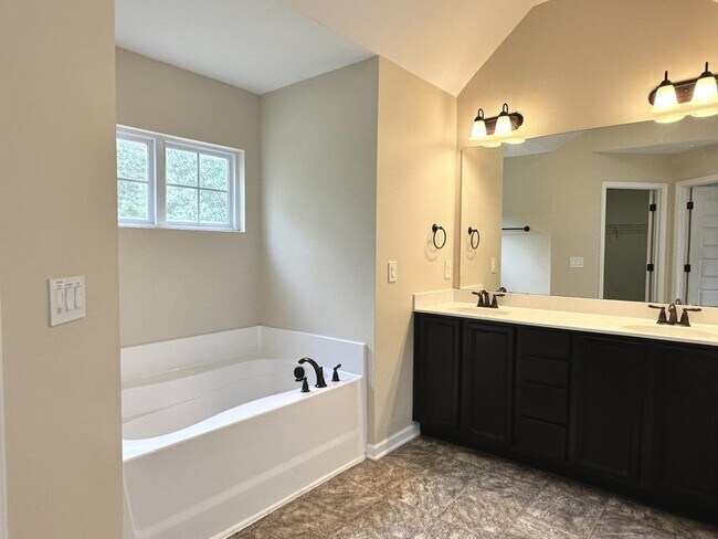Building Photo - 1205 Peppermint Ct