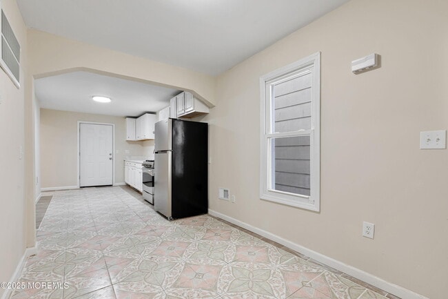 Building Photo - 216 Delaware St