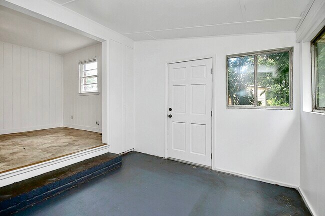 Building Photo - 4401 Ridgeley Dr