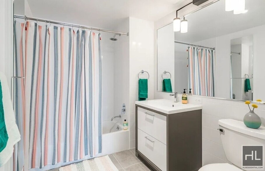 Building Photo - 310 Clarkson Ave