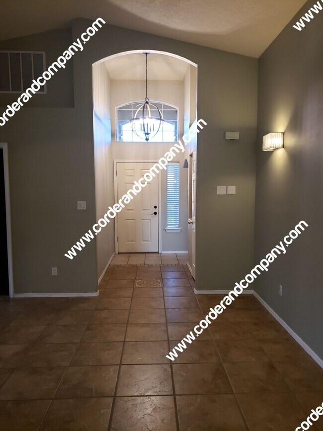 Building Photo - Beautiful 3 Bedroom, 2 Bathroom, 3 Car Gar...