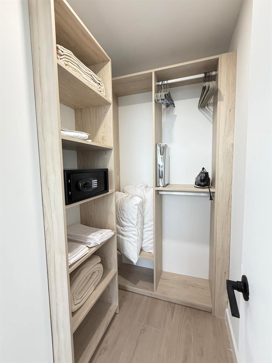 Building Photo - 225 N Miami Ave