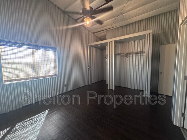 Building Photo - 2121 W Hayward Ave