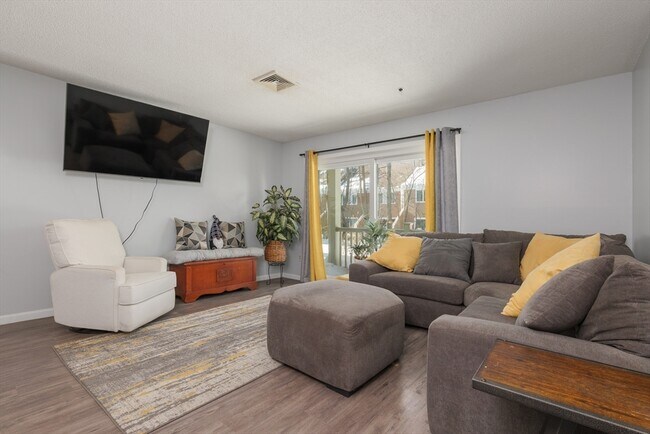 Building Photo - 109 Hunters Run Pl