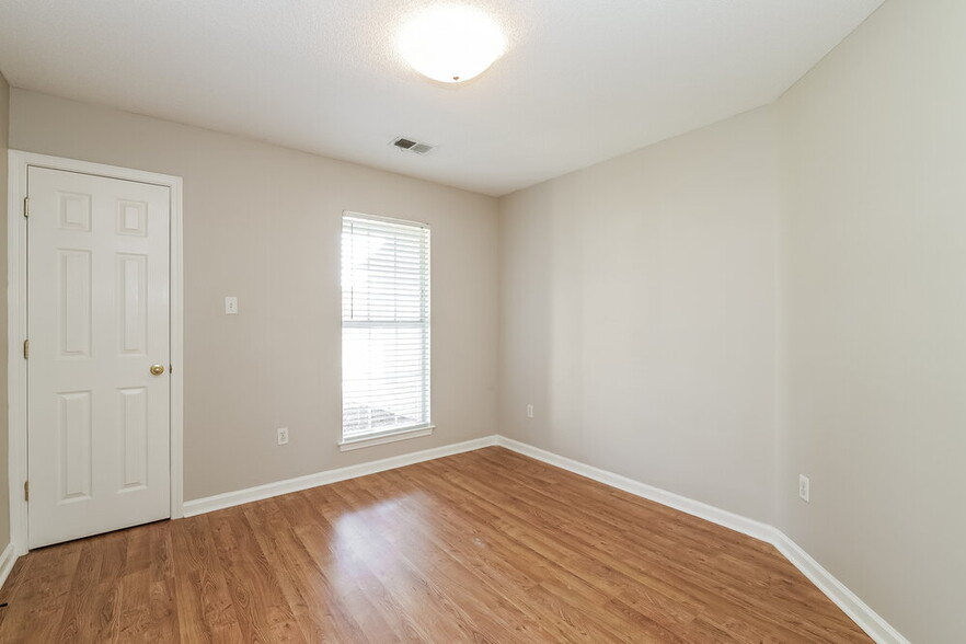 Building Photo - 2848 Rutherford Dr