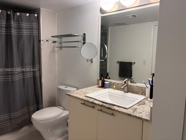 Building Photo - 2101 Brickell Ave