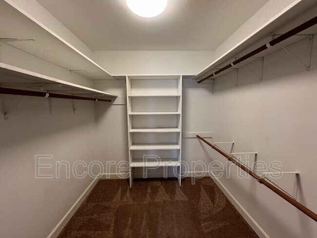 Building Photo - 105 Baybrook Ct